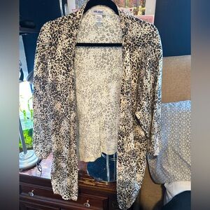 Quarter length sleeve leopard top, Vicky Wayne